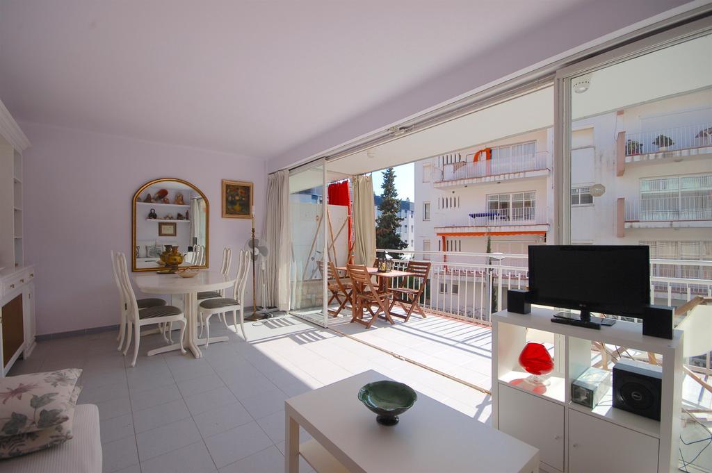 Lets Holidays Apartments Elsa Tossa de Mar Extérieur photo