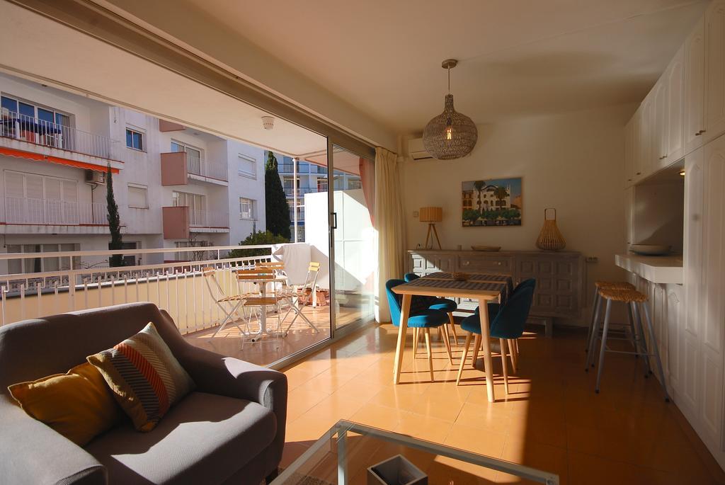 Lets Holidays Apartments Elsa Tossa de Mar Extérieur photo