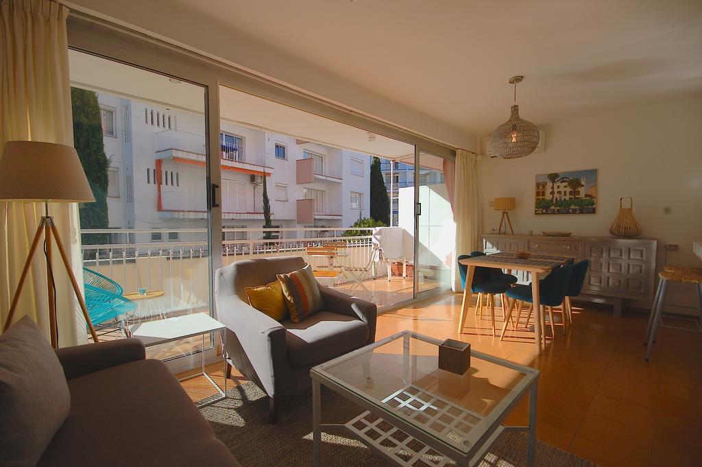 Lets Holidays Apartments Elsa Tossa de Mar Extérieur photo